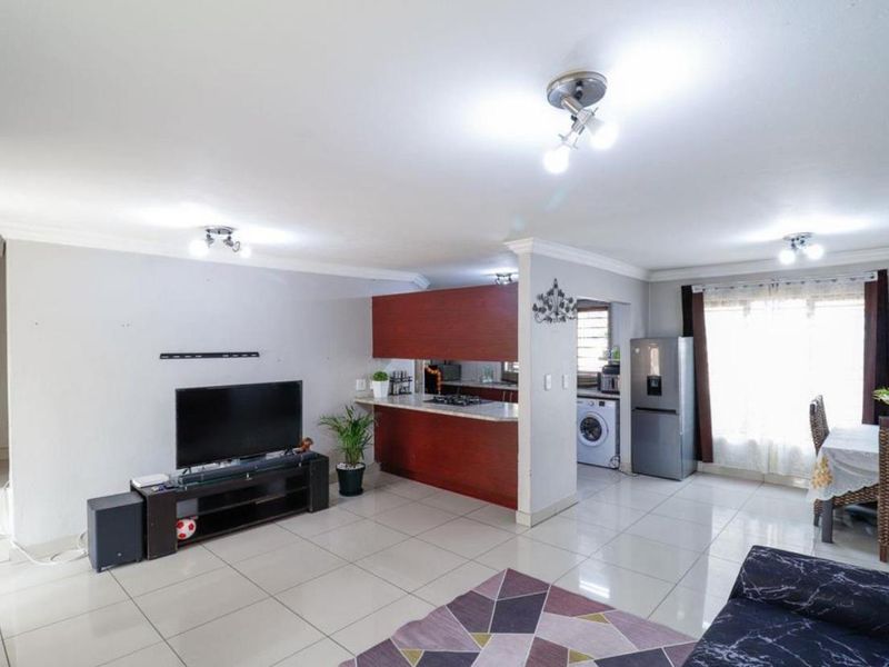 Bright 2-Bedroom Flat in Vorna Valley - Photo 8