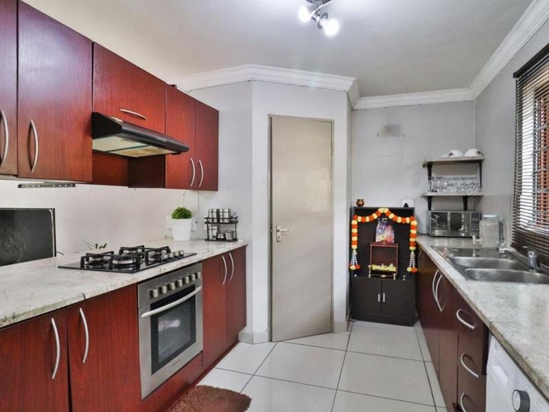 Bright 2-Bedroom Flat in Vorna Valley - Photo 6