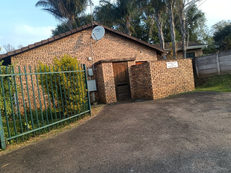 Spacious 3 bedroomed simplex for sale in Scottsville!  - Photo 3