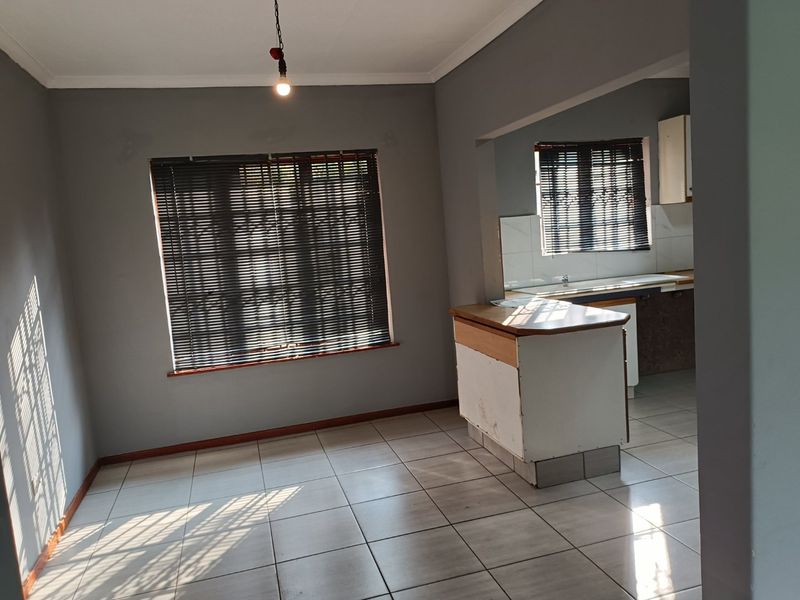 Spacious 3 bedroomed simplex for sale in Scottsville!  - Photo 6