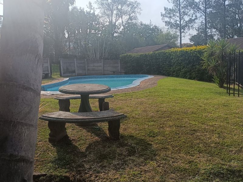 Spacious 3 bedroomed simplex for sale in Scottsville!  - Photo 4