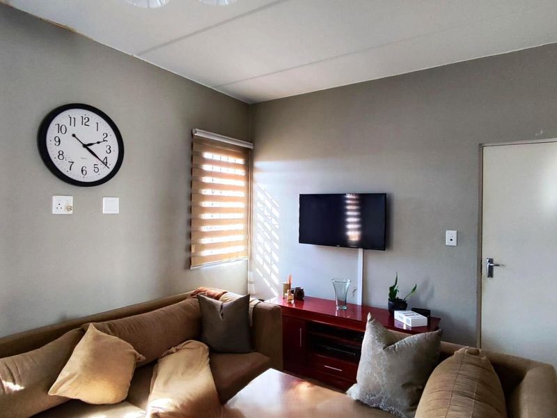 Sectional Title in Albertsdal — R875,000 - Photo 4