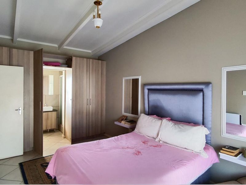 Sectional Title in Albertsdal — R875,000 - Photo 6