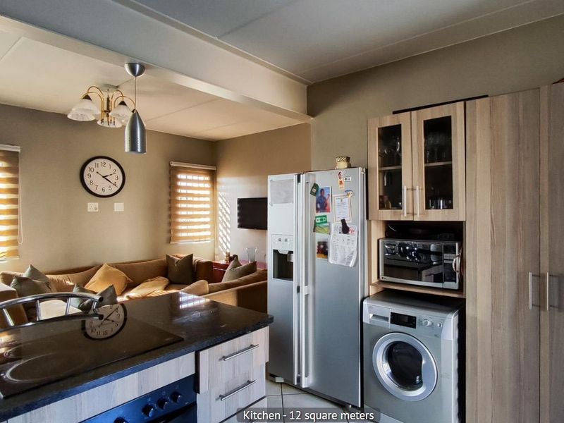 Sectional Title in Albertsdal — R875,000 - Photo 2