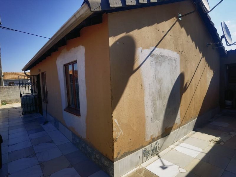 3 Bedroom House for Sale in Windmill Park - Photo 4
