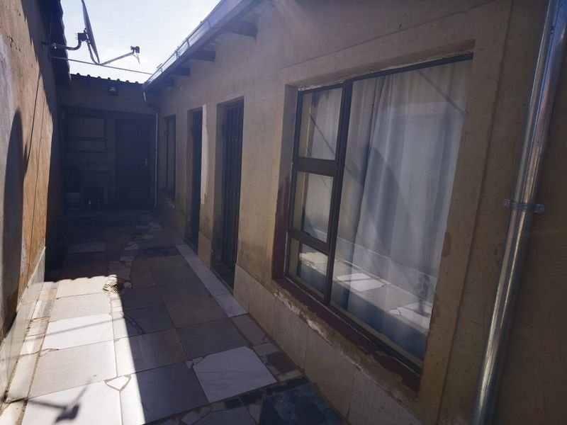 3 Bedroom House for Sale in Windmill Park - Photo 5