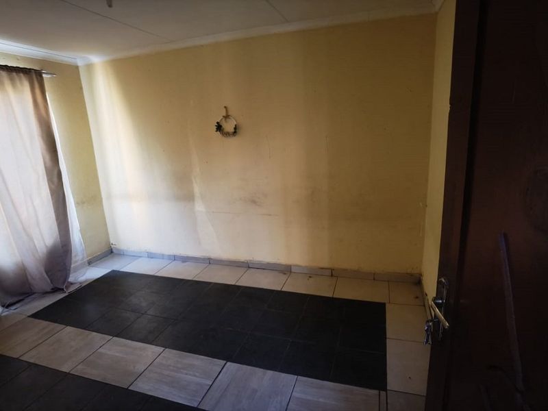 3 Bedroom House for Sale in Windmill Park - Photo 10