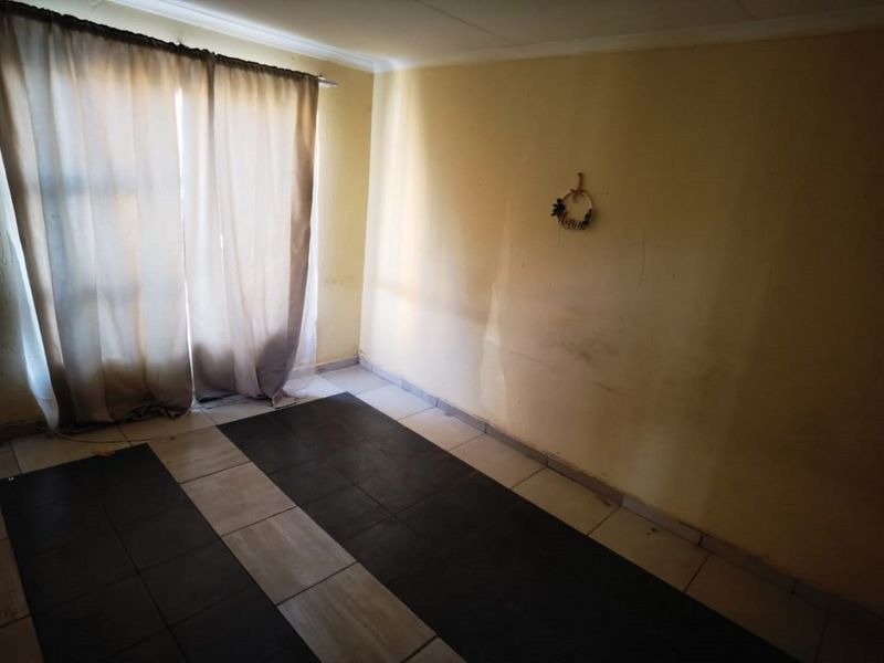3 Bedroom House for Sale in Windmill Park - Photo 9