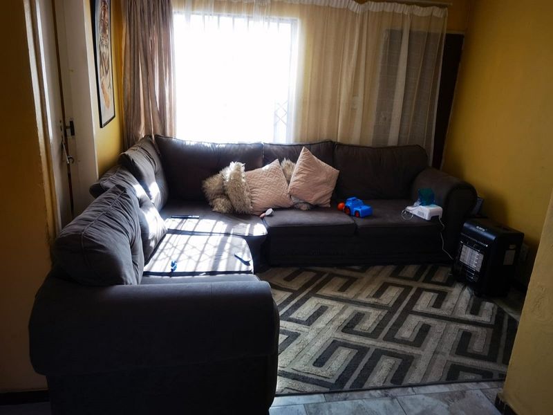 3 Bedroom House for Sale in Windmill Park - Photo 7