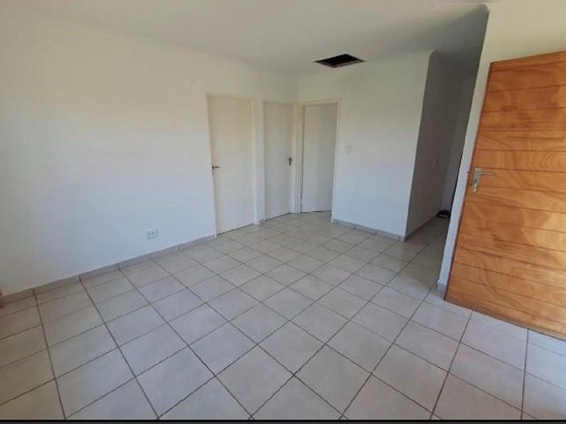 Modern 3-Bedroom, 2-Bathroom Home for sale in Willow Estate - Photo 4