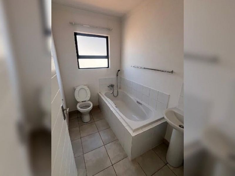 Modern 3-Bedroom, 2-Bathroom Home for sale in Willow Estate - Photo 7