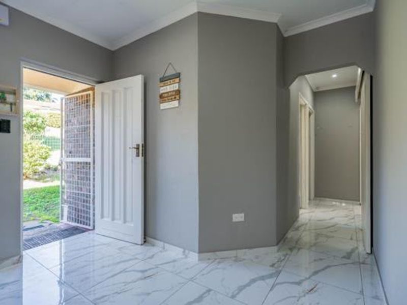Stylishly Renovated 3-Bedroom Townhouse in a Sought-After Complex  - Photo 4