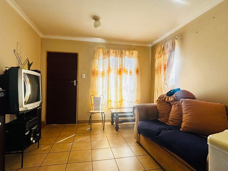 Charming Sky City Home with Open Plan Living - Photo 4
