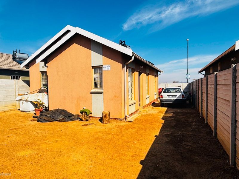 Charming Sky City Home with Open Plan Living - Photo 1