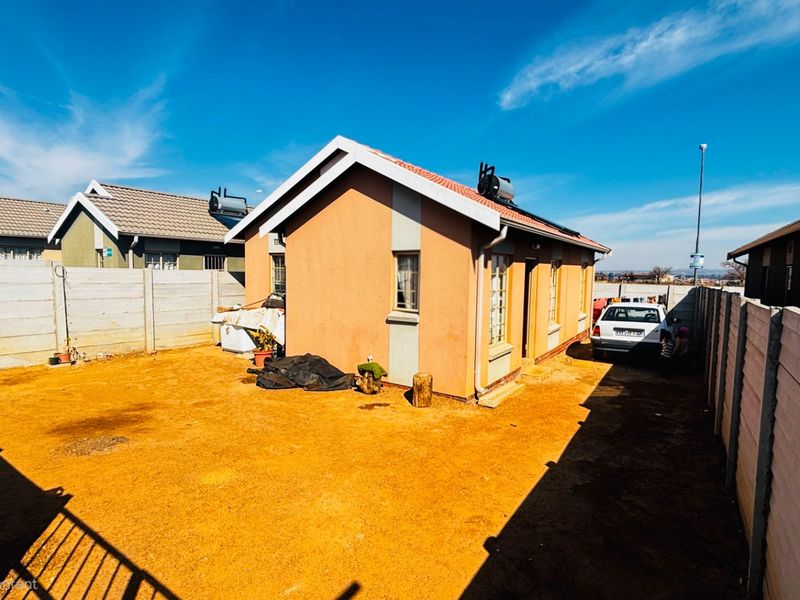 Charming Sky City Home with Open Plan Living - Photo 2