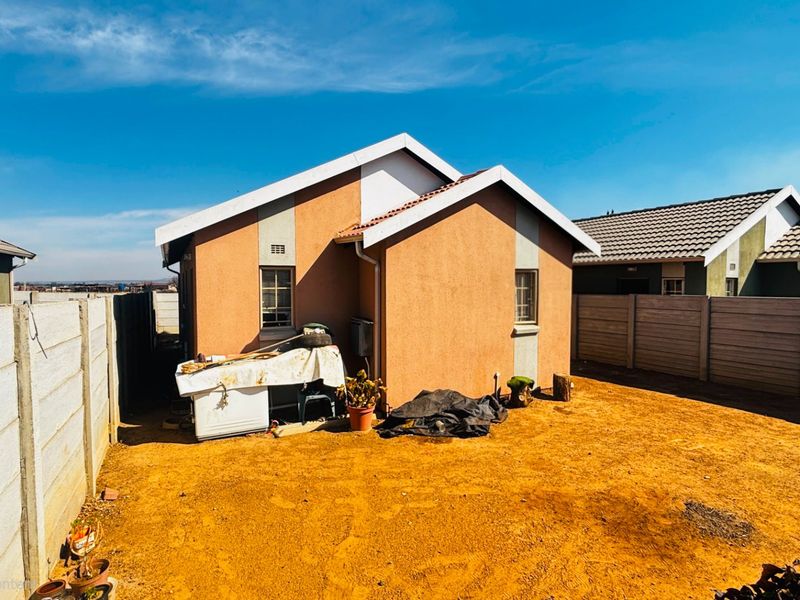 Charming Sky City Home with Open Plan Living - Photo 3