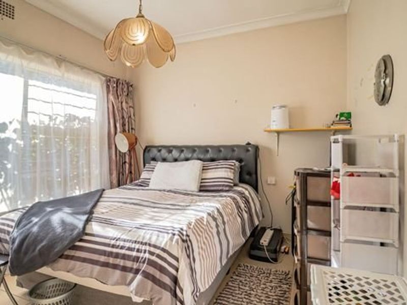 Spacious 4 Bedroom Family Home with Pool on a Large Stand! - Photo 7