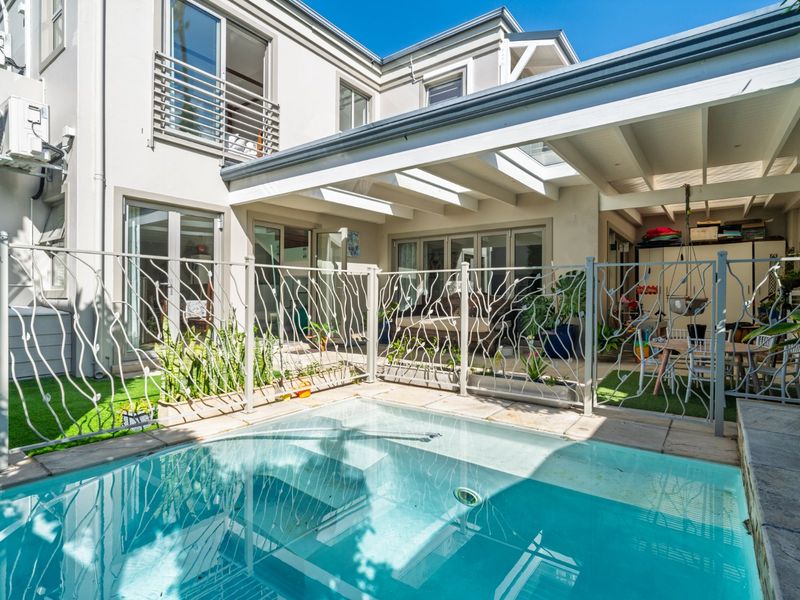 Secure, North-Facing Estate Home with Mountain Views - Photo 3