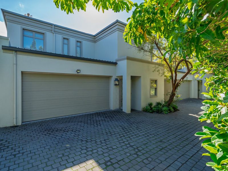 Secure, North-Facing Estate Home with Mountain Views - Photo 2