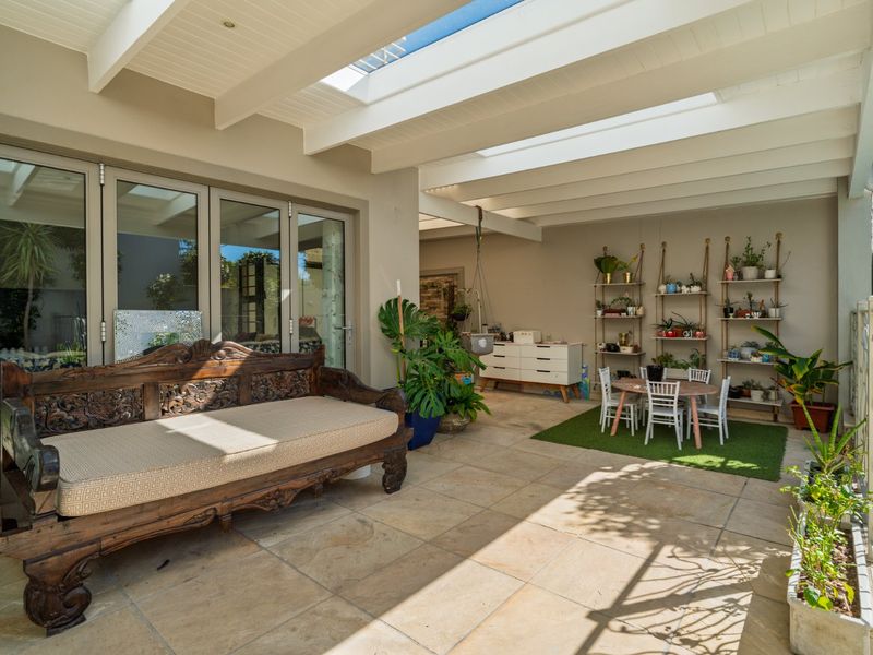 Secure, North-Facing Estate Home with Mountain Views - Photo 5