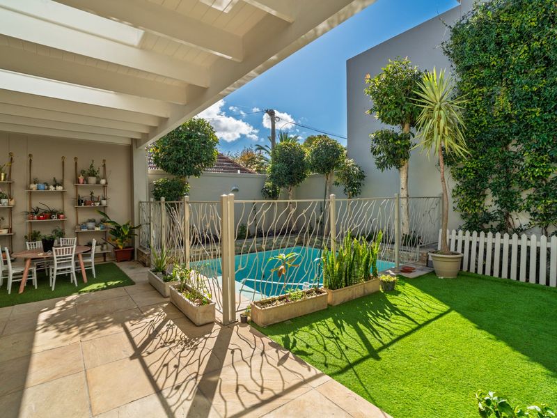 Secure, North-Facing Estate Home with Mountain Views - Photo 4