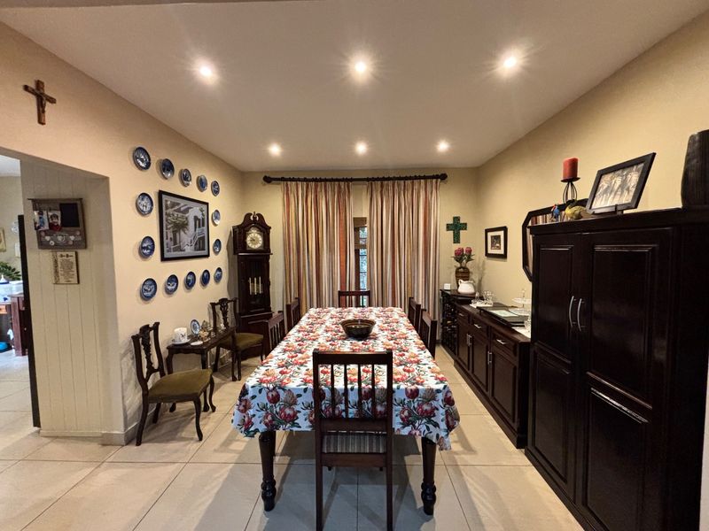 Established Bed & Breakfast and & Thriving Hospitality Business with 7 Luxury Guest Suites & Private 3-Bedroom Owner’s Residence  - Photo 9