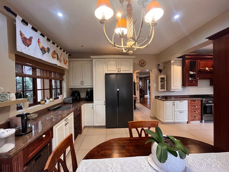 Established Bed & Breakfast and & Thriving Hospitality Business with 7 Luxury Guest Suites & Private 3-Bedroom Owner’s Residence  - Photo 7