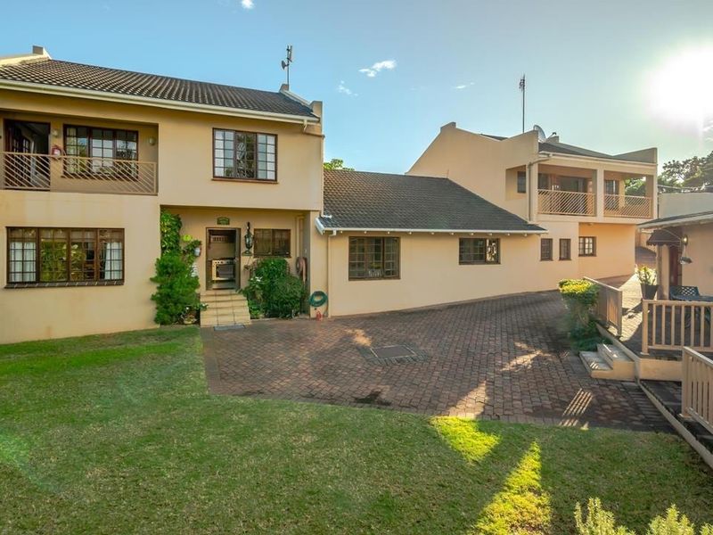 Established Bed & Breakfast and & Thriving Hospitality Business with 7 Luxury Guest Suites & Private 3-Bedroom Owner’s Residence  - Photo 1