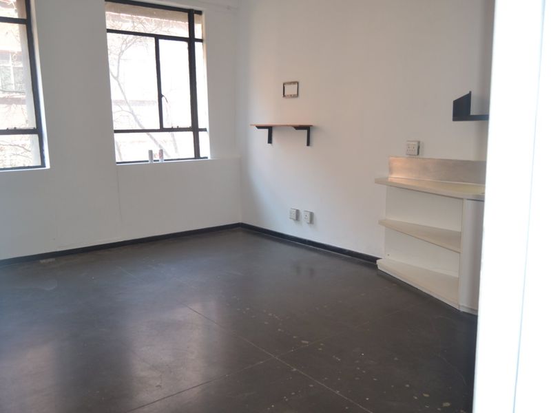 Neat Bachelor Apartment for sale Maboneng - Photo 9
