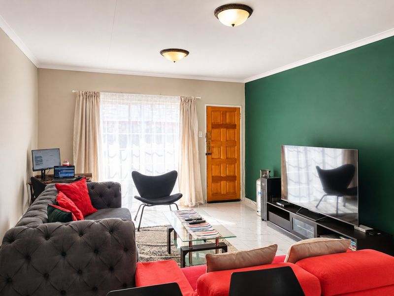 Charming 2-Bedroom Home in a Secure & Peaceful Setting - Photo 4