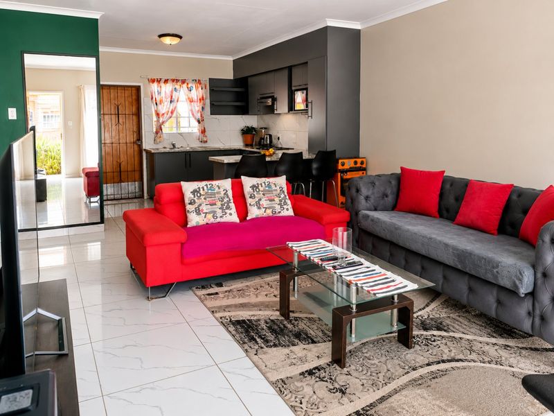 Charming 2-Bedroom Home in a Secure & Peaceful Setting - Photo 3