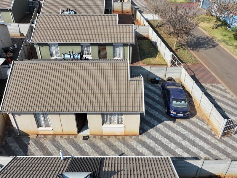 Charming Sky City home with neat garden and parking - Photo 5