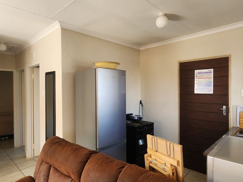 Charming Sky City home with neat garden and parking - Photo 9