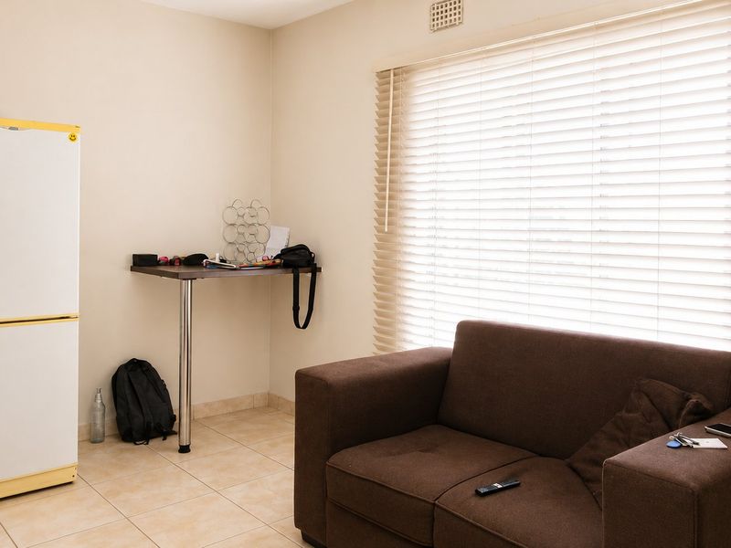 Convenient Family Living in the Heart of Jabulani, Soweto - Photo 5
