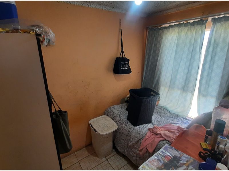 CLAYVILLE PROPERTY WITH  FOUR RENTAL INCOME ROOMS OF R 8,000 PER MONTH  - Photo 7