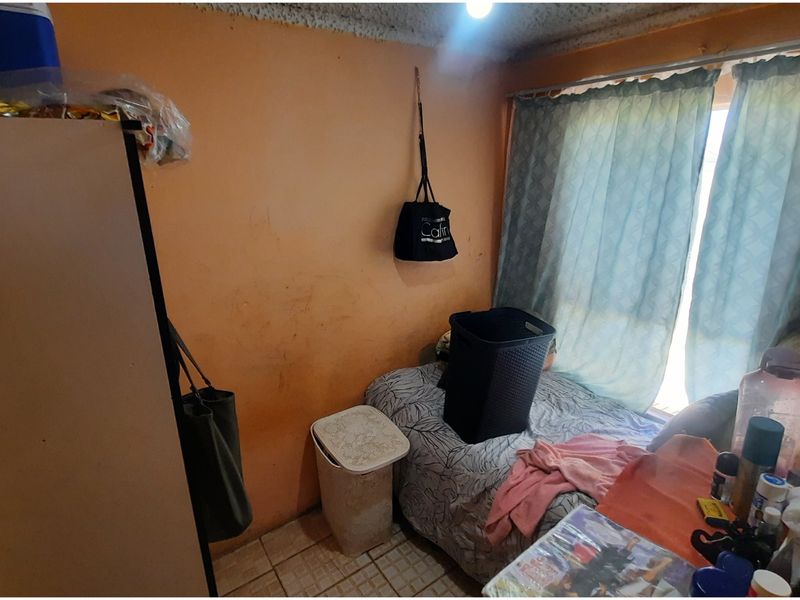CLAYVILLE PROPERTY WITH  FOUR RENTAL INCOME ROOMS OF R 8,000 PER MONTH  - Photo 6