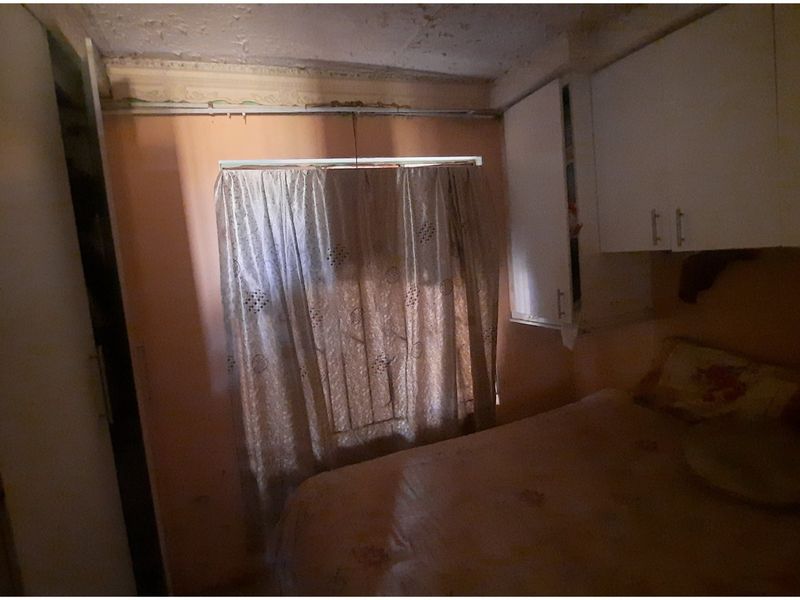 CLAYVILLE PROPERTY WITH  FOUR RENTAL INCOME ROOMS OF R 8,000 PER MONTH  - Photo 5