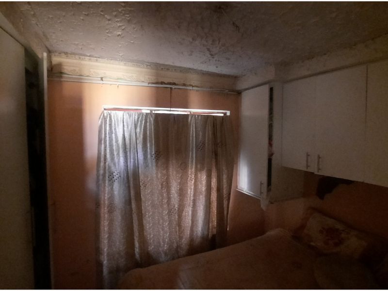 CLAYVILLE PROPERTY WITH  FOUR RENTAL INCOME ROOMS OF R 8,000 PER MONTH  - Photo 3