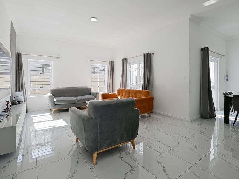 Pristine home with modern finishes - Photo 5