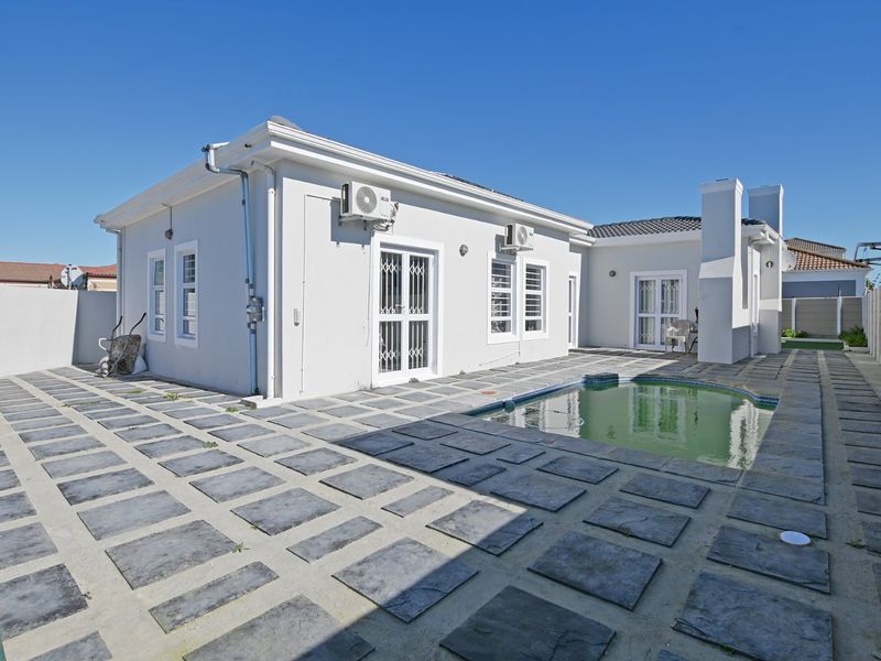 Pristine home with modern finishes - Photo 2