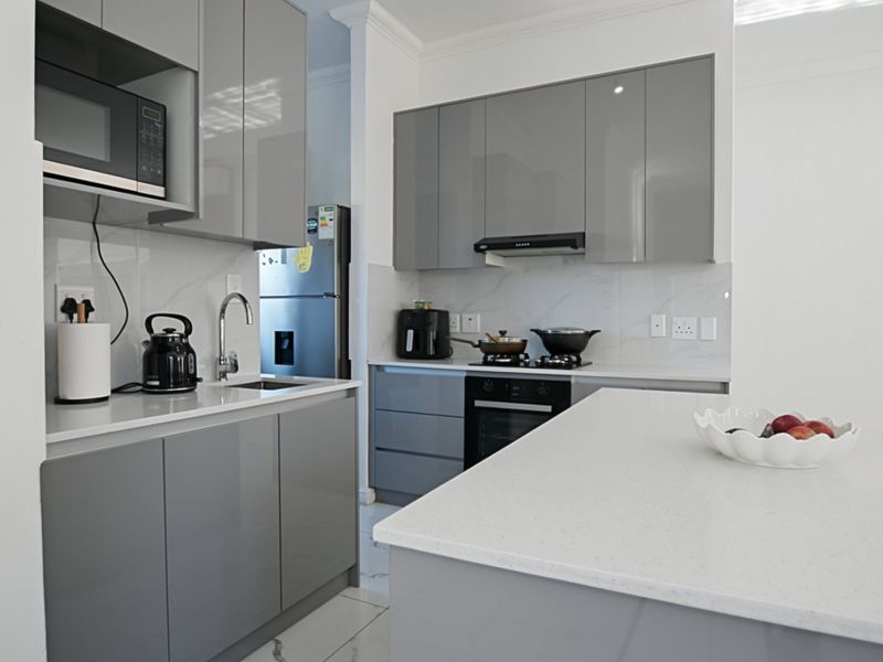 Pristine home with modern finishes - Photo 9