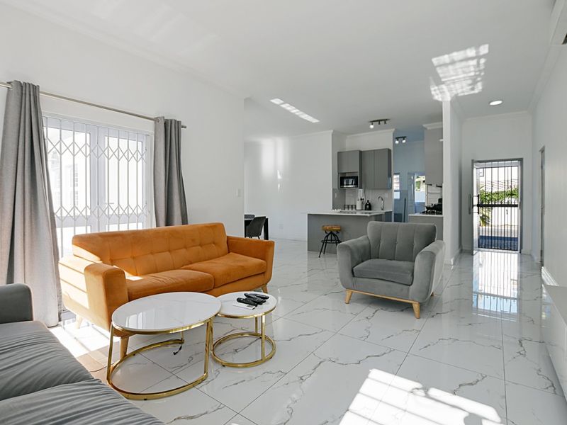 Pristine home with modern finishes - Photo 6