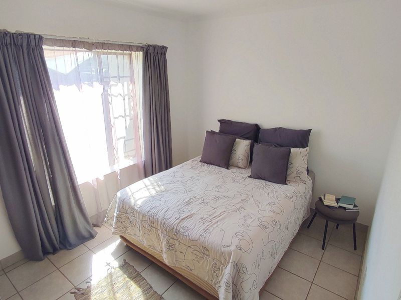 Spacious 4 Bedroom Ground Floor Family Home with Private Garden in Ashwood, Monavoni - Photo 2