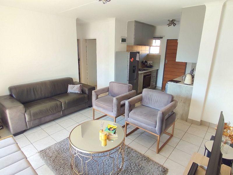 Spacious 4 Bedroom Ground Floor Family Home with Private Garden in Ashwood, Monavoni - Photo 8