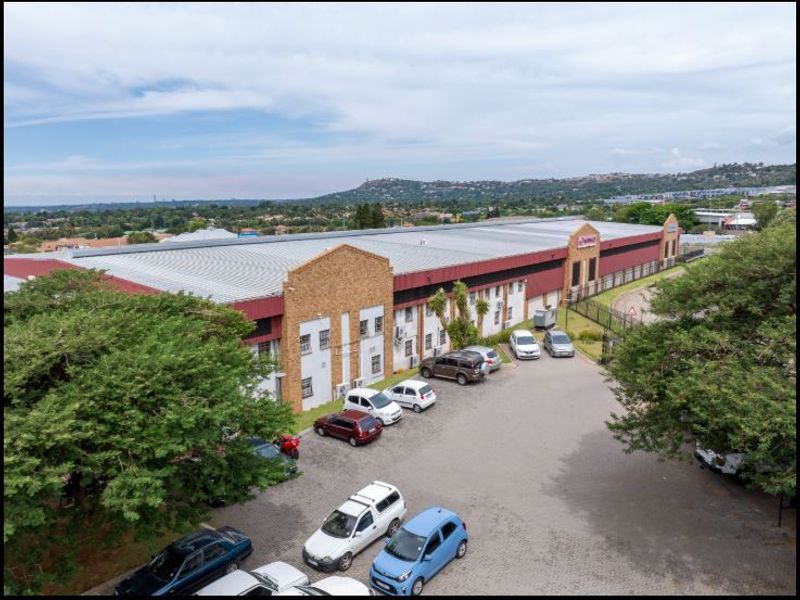 Prime Commercial Showroom & Workshop Opportunity – Monument Commercial Centre, Roodepoort - Photo 4