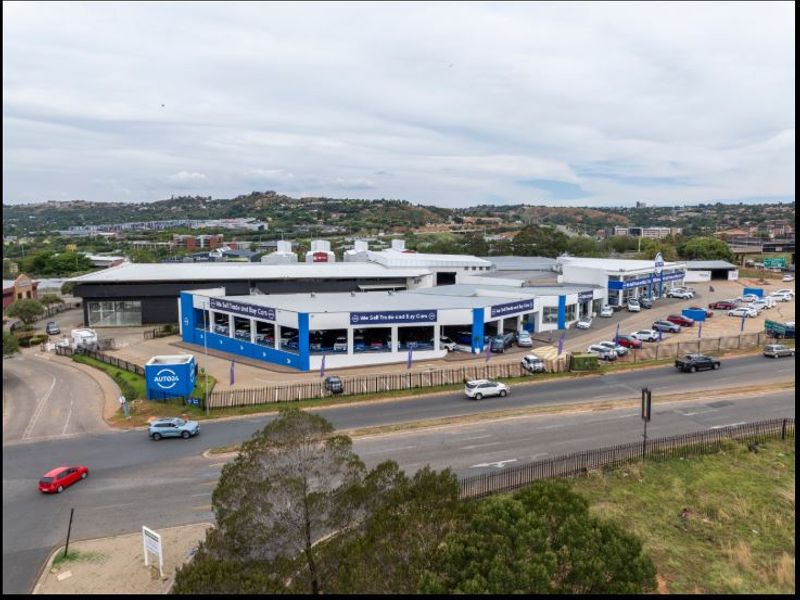 Prime Commercial Showroom & Workshop Opportunity – Monument Commercial Centre, Roodepoort - Photo 2