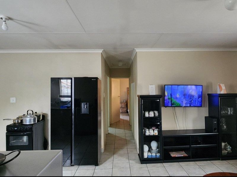 3 bedroom house for sale in Alberton - Photo 3