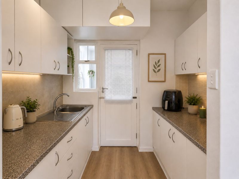 Bright, Sunny Ground Floor Studio for sale in Secure Over-50s Estate - Photo 6