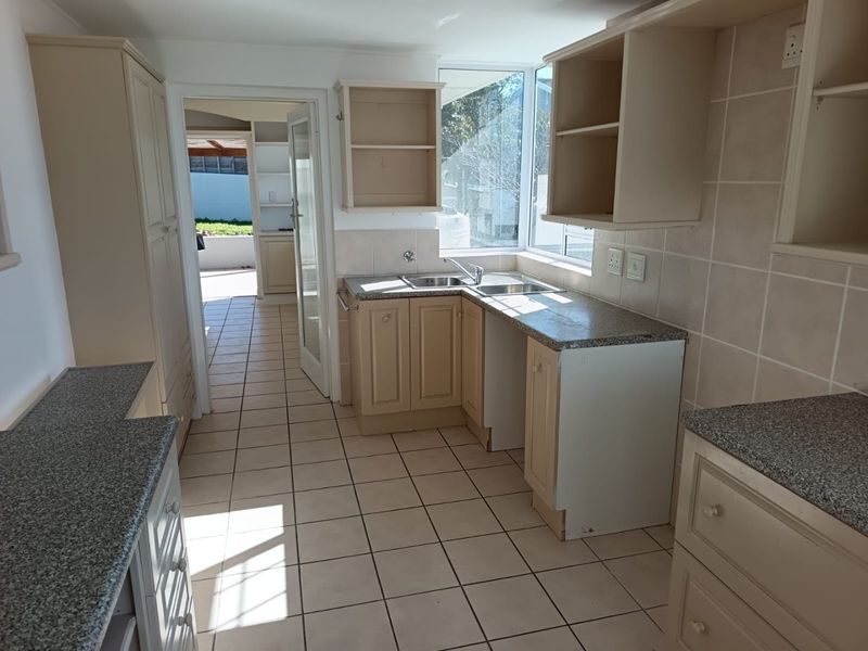 Family Haven in Upper Robberg with Flatlet - Photo 7