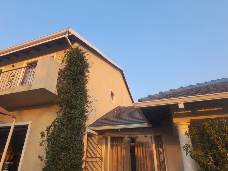 Spacious 2-Bedroom Cottage to Rent in a Secure, Prime Location - Photo 1